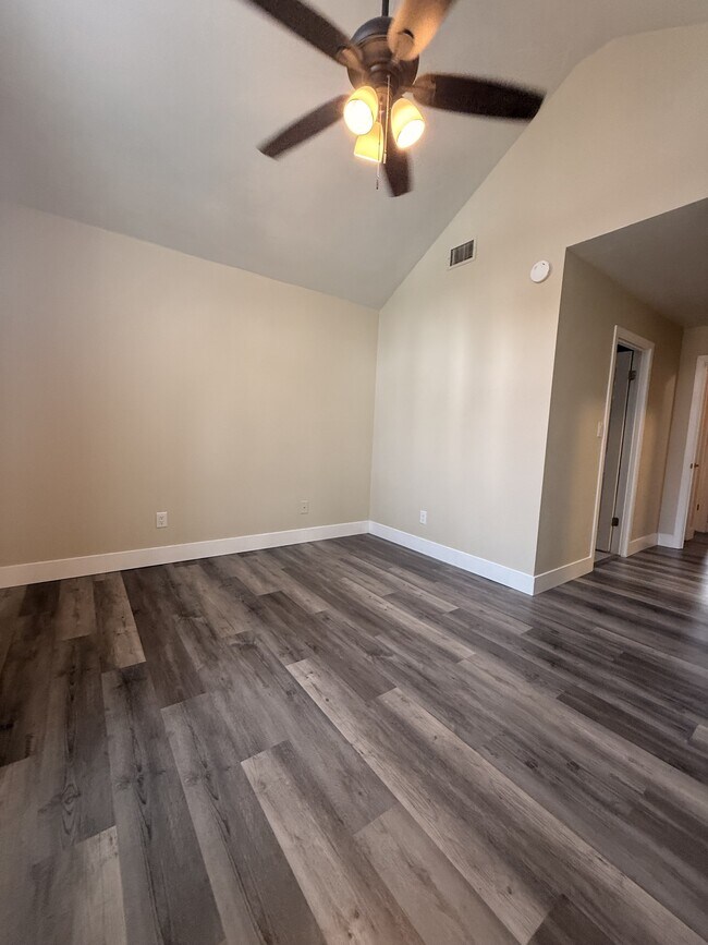 Building Photo - 1949 Arlington Arch Dr