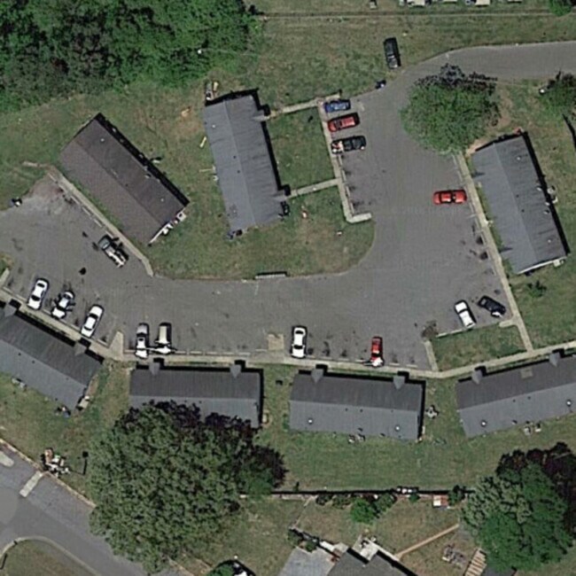 Building Photo - Standridge Manor