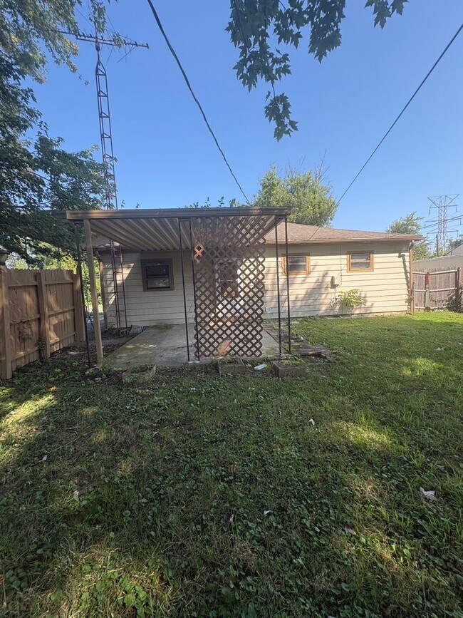Building Photo - 4550 Freudenberger Ave