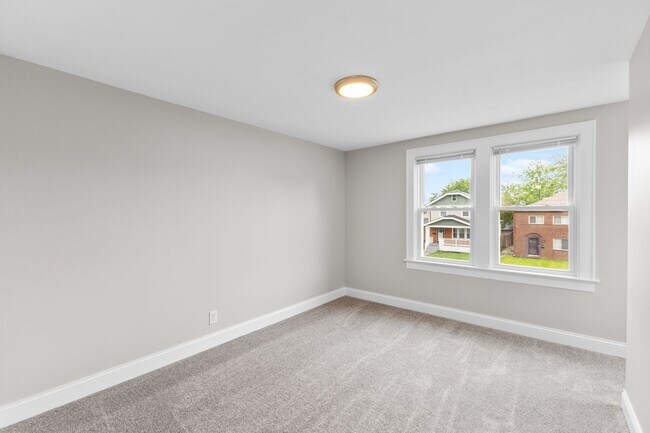 Building Photo - Charming 3-Bed Dutch Colonial with Modern Updates & Massive Yard – Minutes from German Village!