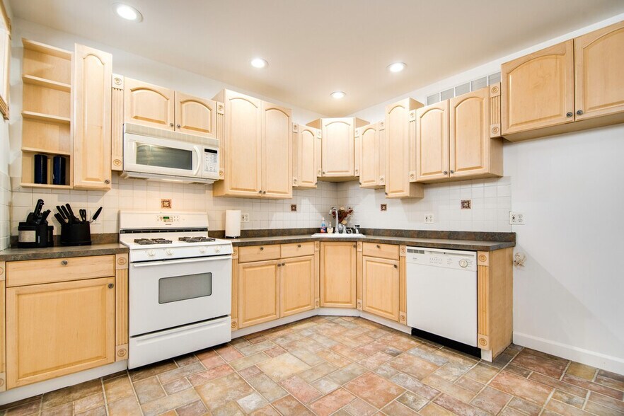 Building Photo - 777 Shoe Factory Rd