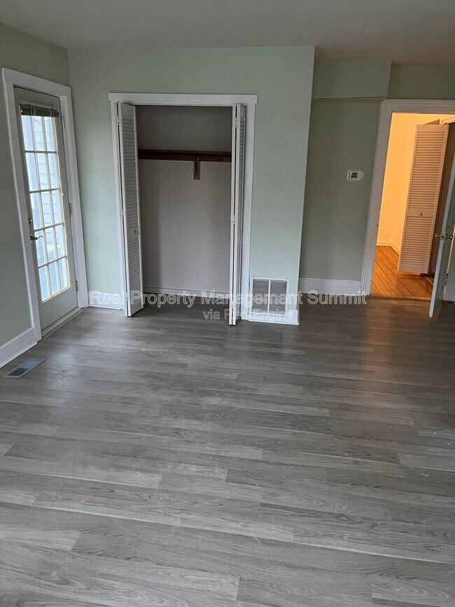 Building Photo - 401 N Augusta St