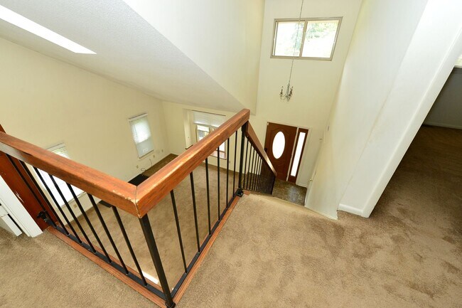 Building Photo - Community Lake-Dock and Private Beach