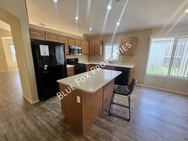 Building Photo - 6078 N Panorama Park Dr