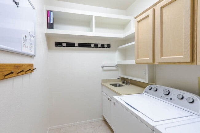 Building Photo - 55+ Age Restricted Sun City Summerlin  @ B...
