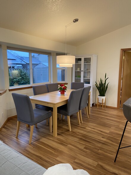 Building Photo - 318 NW 12th St