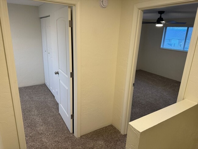 Building Photo - Beautifully updated 2 bedroom 1.5 bath duplex in Springfield!