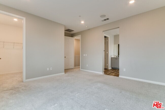 Building Photo - 713 Daniel Freeman Cir