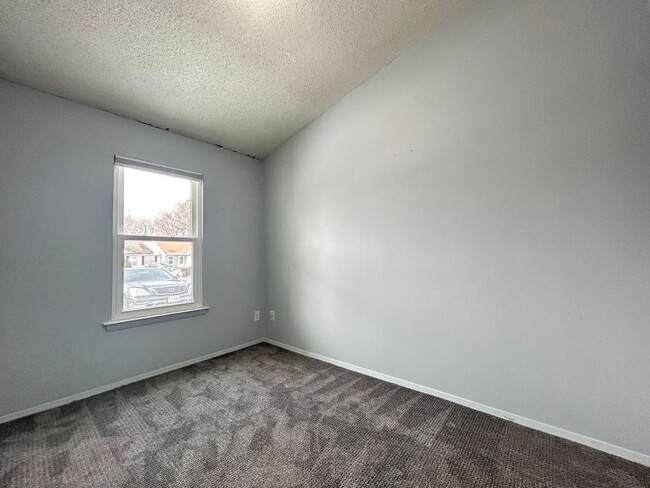 Building Photo - Welcome to this beautiful townhome in Virg...