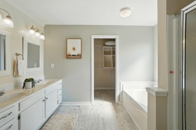 Building Photo - 2496 Frontier Dr