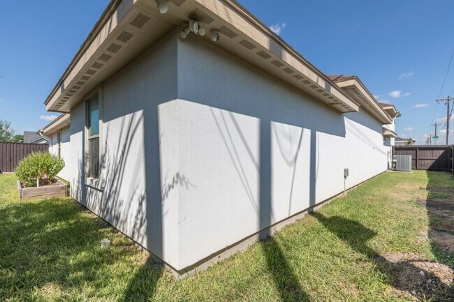 Building Photo - "Spacious 4-Bed Oasis with Pool Retreat in Mission, TX!"
