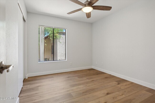 Building Photo - 8649 E Royal Palm Rd