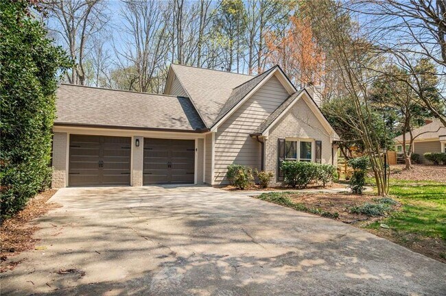 Building Photo - 1813 N Creek Cir