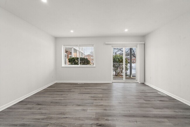 Building Photo - 12 Bayberry Dr