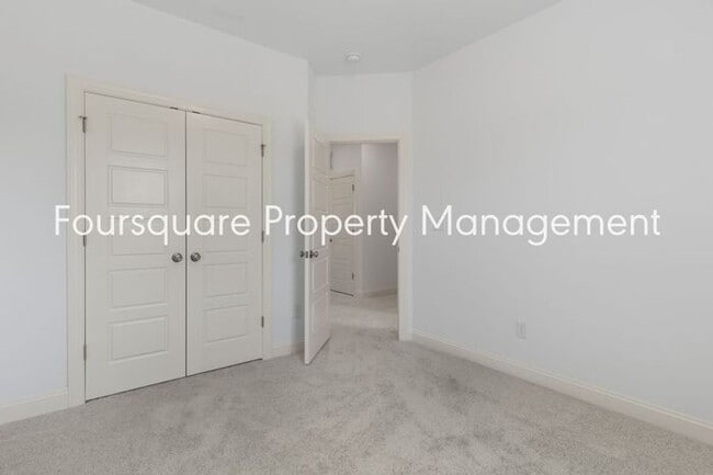 Building Photo - Spacious Townhome with Entry-Level Guest Suite, Washer/ Dryer Included, 2nd floor Balcony & 2-Car...