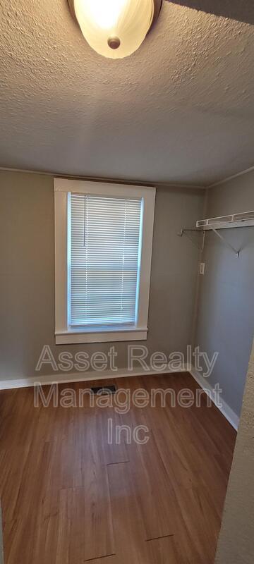 Building Photo - 410 E Quincy Ave