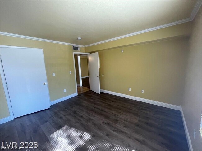 Building Photo - 1150 N Buffalo Dr