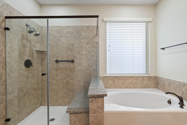 Building Photo - 208 Forest Peak Way