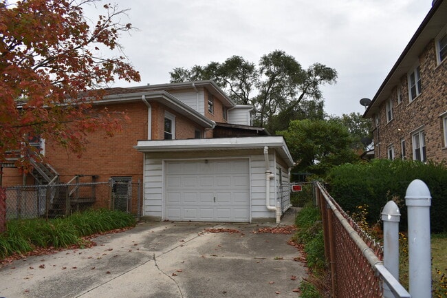 Building Photo - 8435 S 81st Ave
