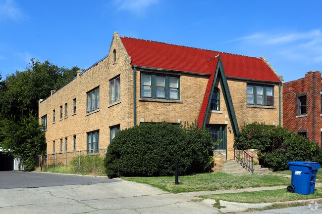 Building Photo - 1909 N Douglas Ave