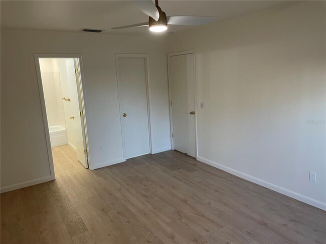 Building Photo - 4511 S Oak Dr