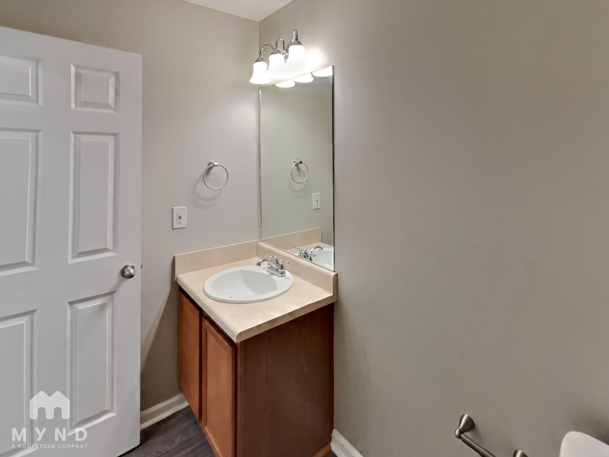 Building Photo - 3316 Fernview Dr