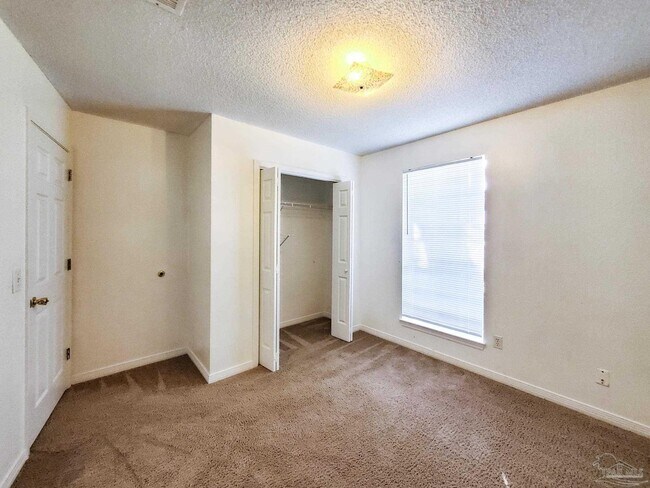 Building Photo - 412 Bay Oaks Dr