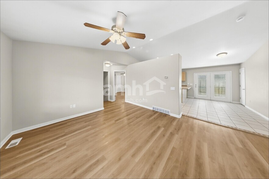 Building Photo - 5763 W Sunbright Ln