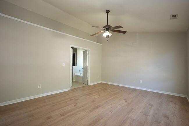 Building Photo - Updated 3 Beds 2.5 Baths Home in Farm Pond