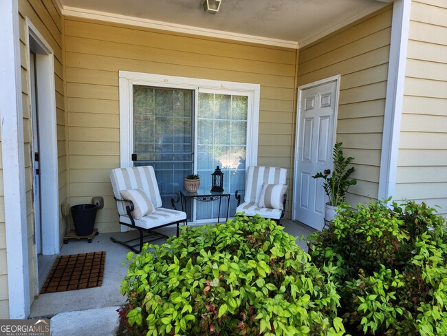 Building Photo - 1015 Holly Dr