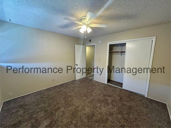 Building Photo - Dreamy 3 Bed/2 Bath Condo in SE Bakersfiel...