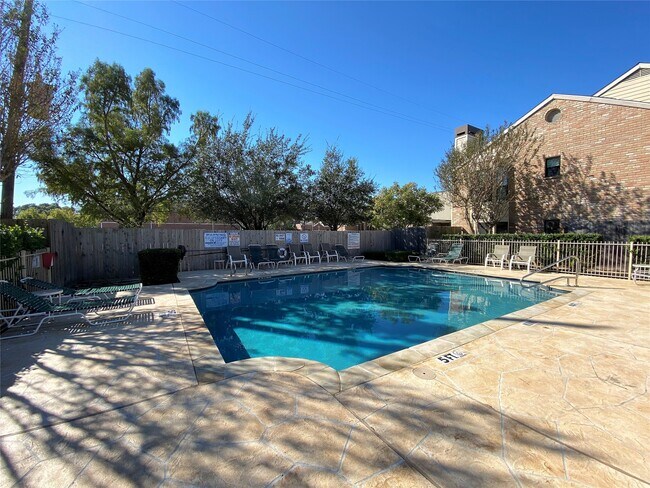 Building Photo - 751 Bering Dr