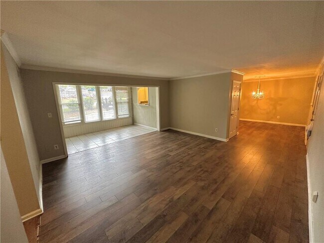 Building Photo - 346 Carpenter Dr NE