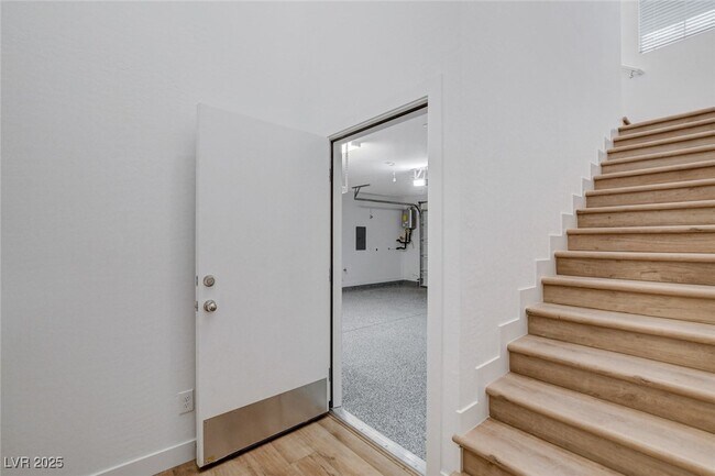 Building Photo - 237 Callen Falls Ave