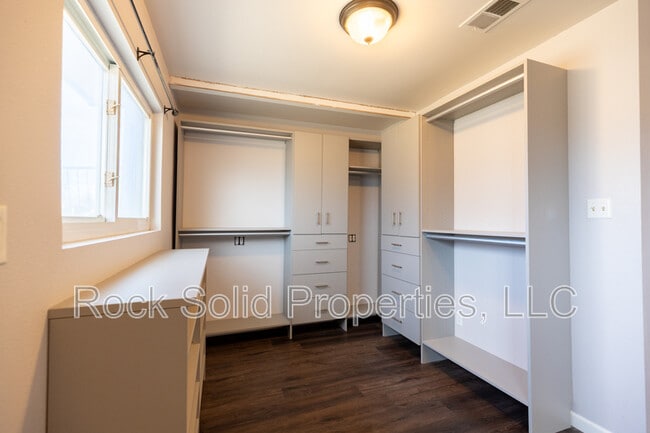 Building Photo - 4709 Windmill Rd