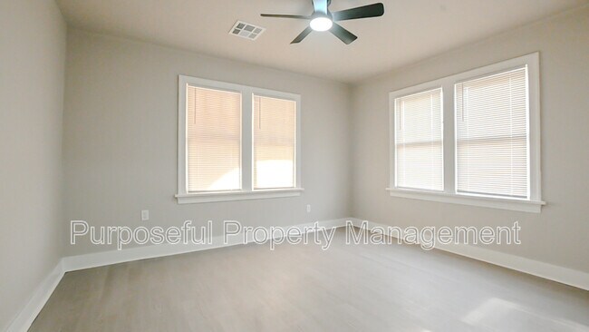 Building Photo - 2201 Glen Ellyn St