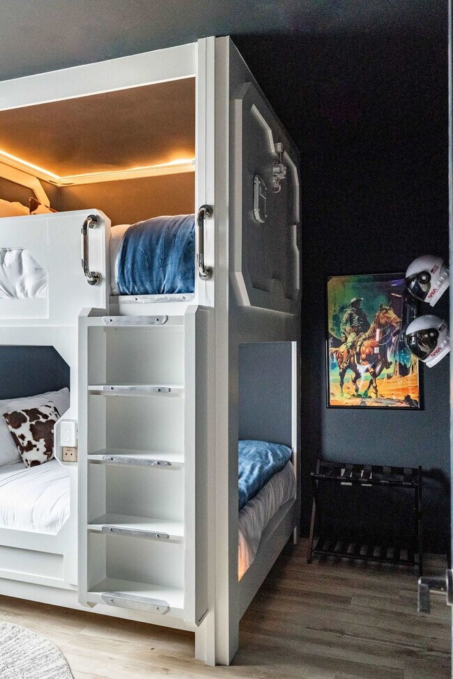 Building Photo - 245 Hermitage Ave