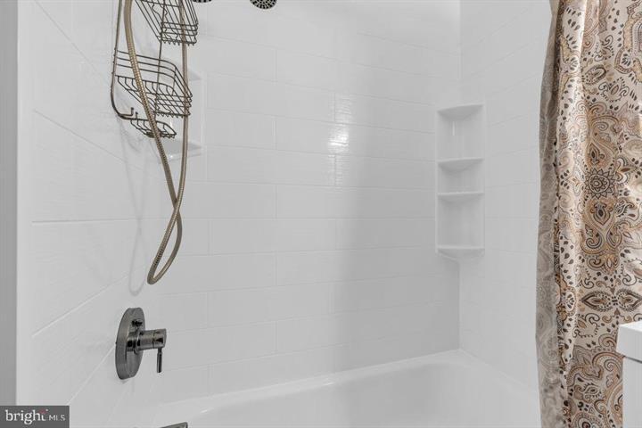 Building Photo - 27 Florence Tollgate Pl