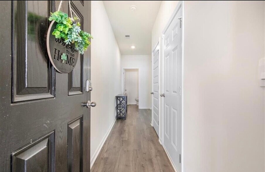 Building Photo - 179 Hampton Cir