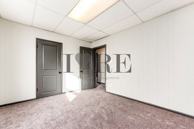 Building Photo - 158 Dakota Ave
