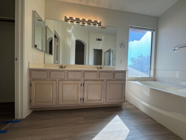 Building Photo - Chandler Home 3 bed - 2 1/2 bath with Loft...