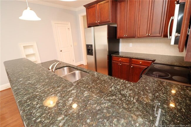 Building Photo - 5013 Sunny Creek Ln