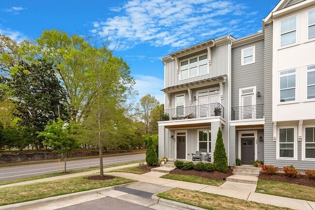 Building Photo - Stunning 3BD, 3.5BA Raleigh Townhome on a ...