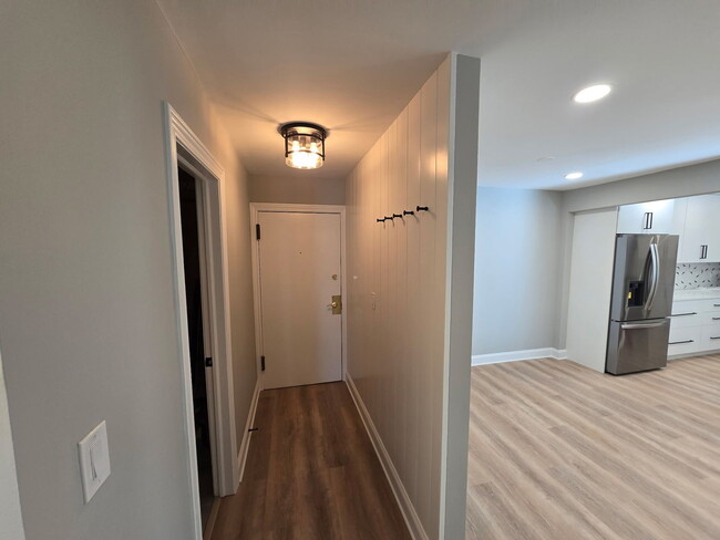 Building Photo - 1430 Sandstone Dr
