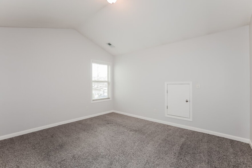 Building Photo - 825 Westmoreland Ln NE