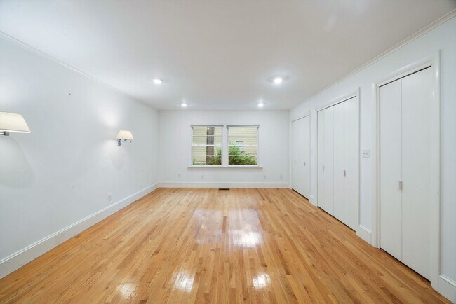 Building Photo - 140 Paulson Rd