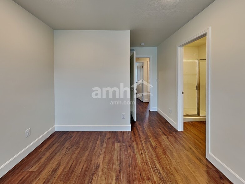 Building Photo - 11033 S Blue Bayou Dr