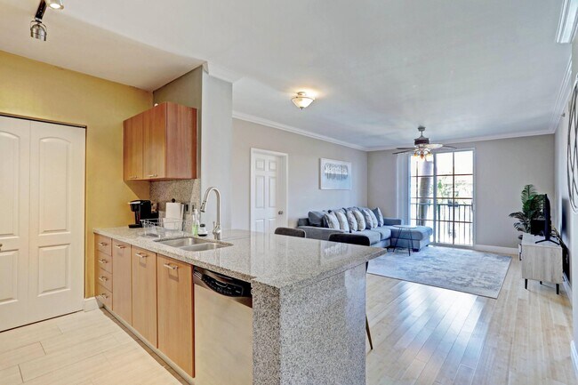 Building Photo - 630 S Sapodilla Ave