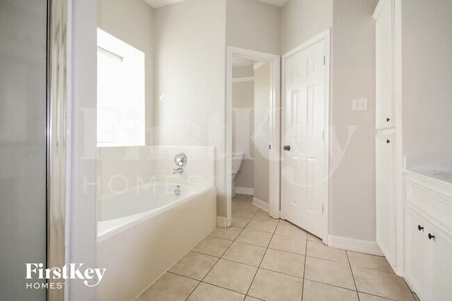 Building Photo - 3527 Bayou Forest Dr