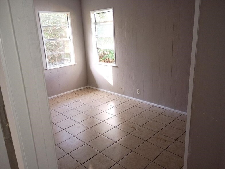 Building Photo - 2702 Houston Ave